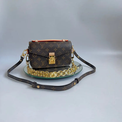 LOUIS VUITTON – POCHETTE MÉTIS EAST WEST TASCHE